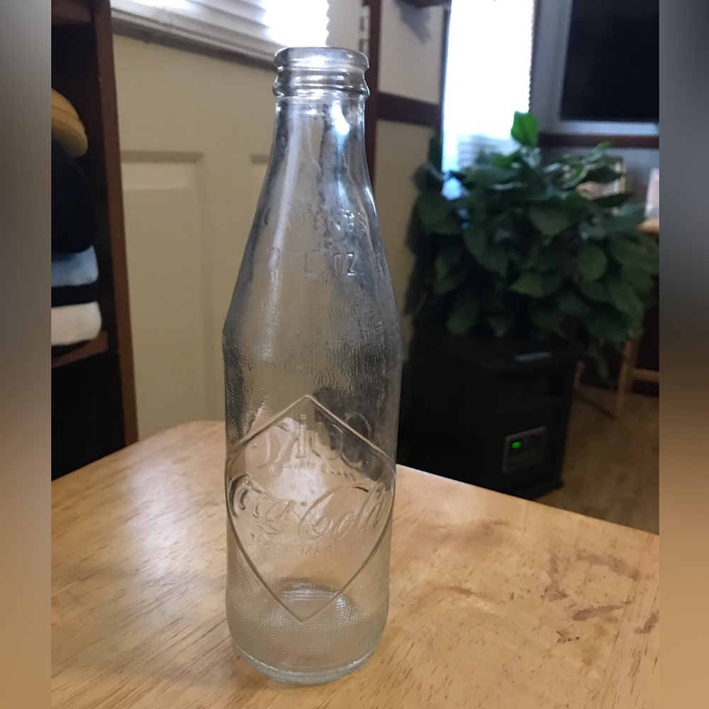 1968 Coke Clear Glass Soda Bottle 10 Fluid Oz. Etched Diamond Label